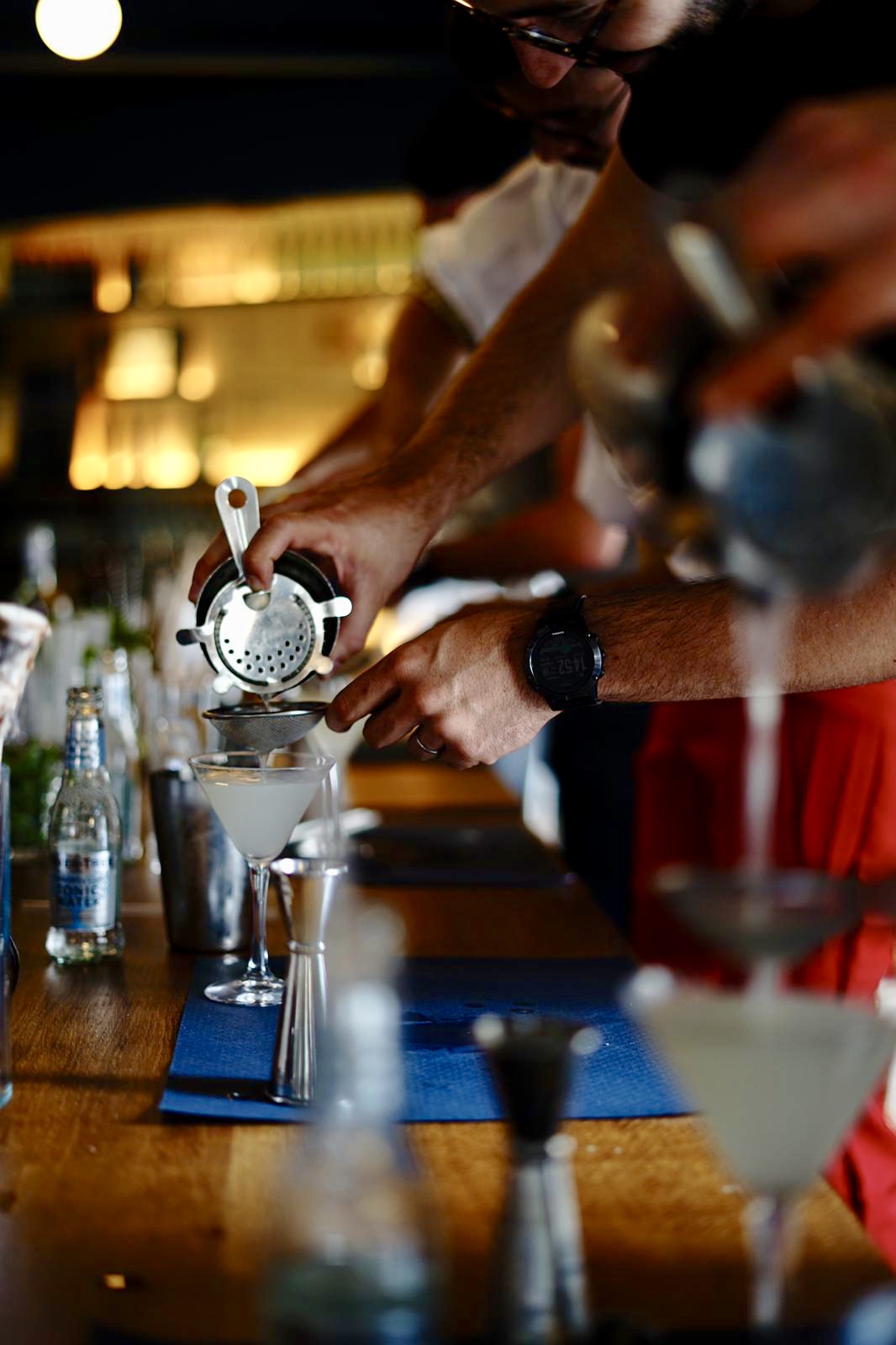 Taller de coctelería para empresas en Barcelona