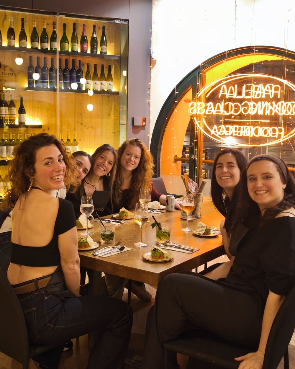 Celebración de cumpleaños con taller de cocina en Barcelona