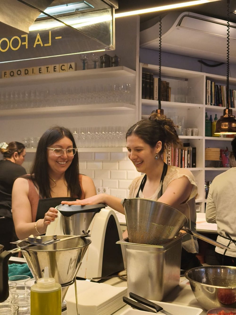 Hands-on Spanish paella cooking workshop in La Foodieteca Barcelona