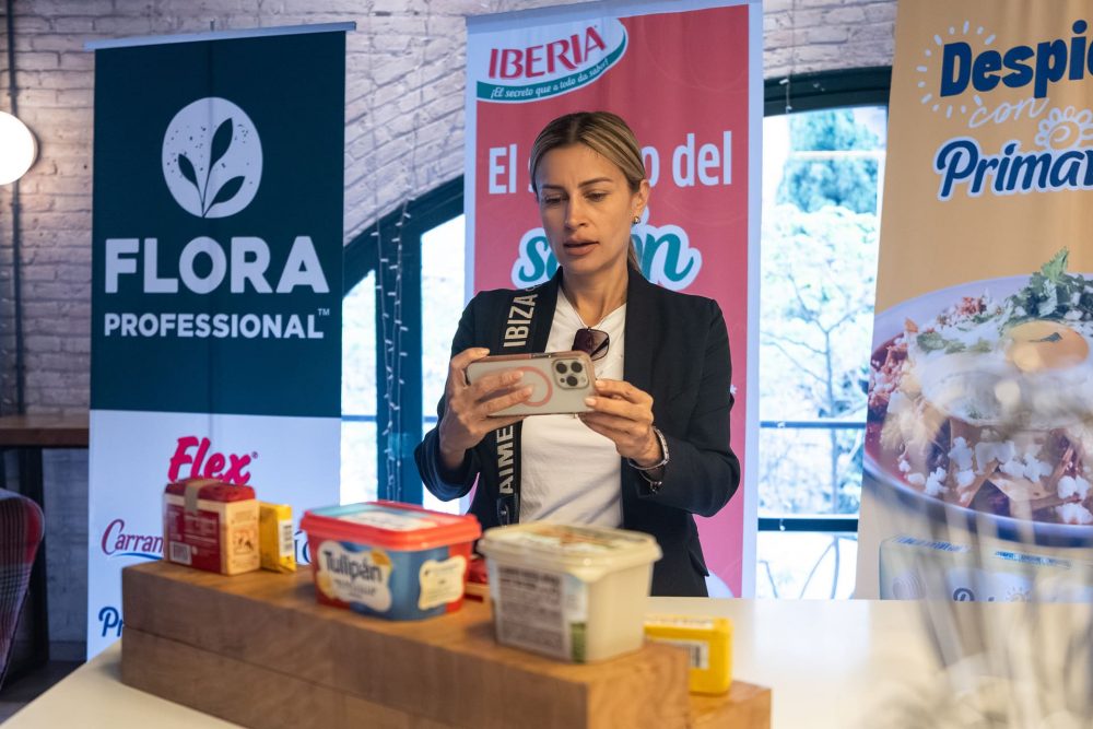 Detalle de productos durante evento corporativo en Foodieteca Barcelona